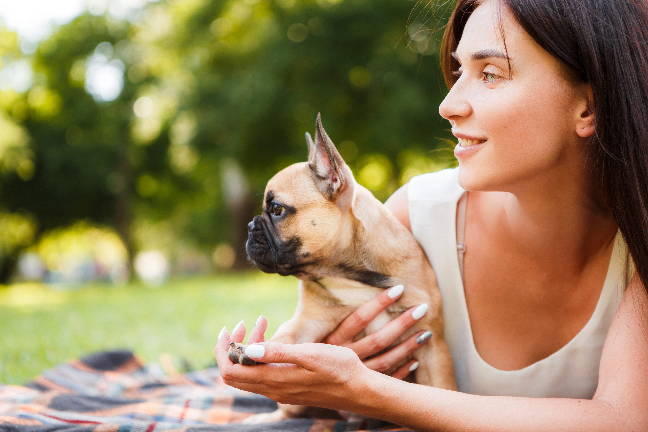 A woman sitting with her emotional support animal in Honolulu, HI.